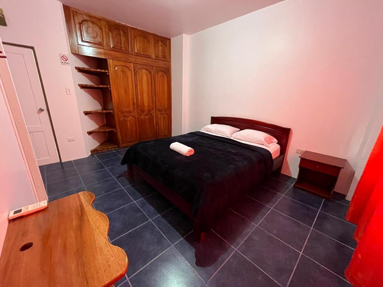Hostal Neptuno - Poseidon Puerto Villamil Exterior photo