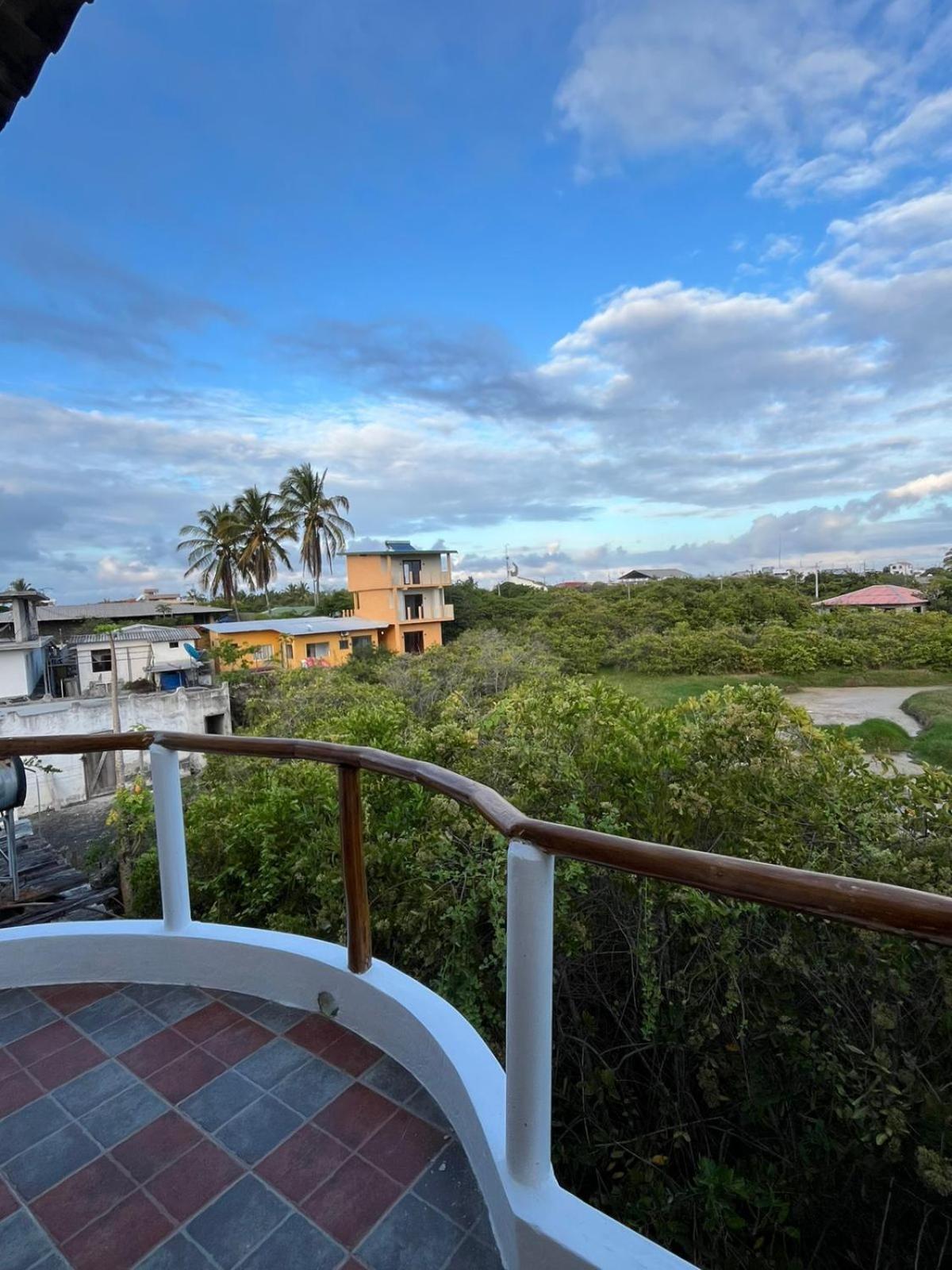 Hostal Neptuno - Poseidon Puerto Villamil Exterior photo